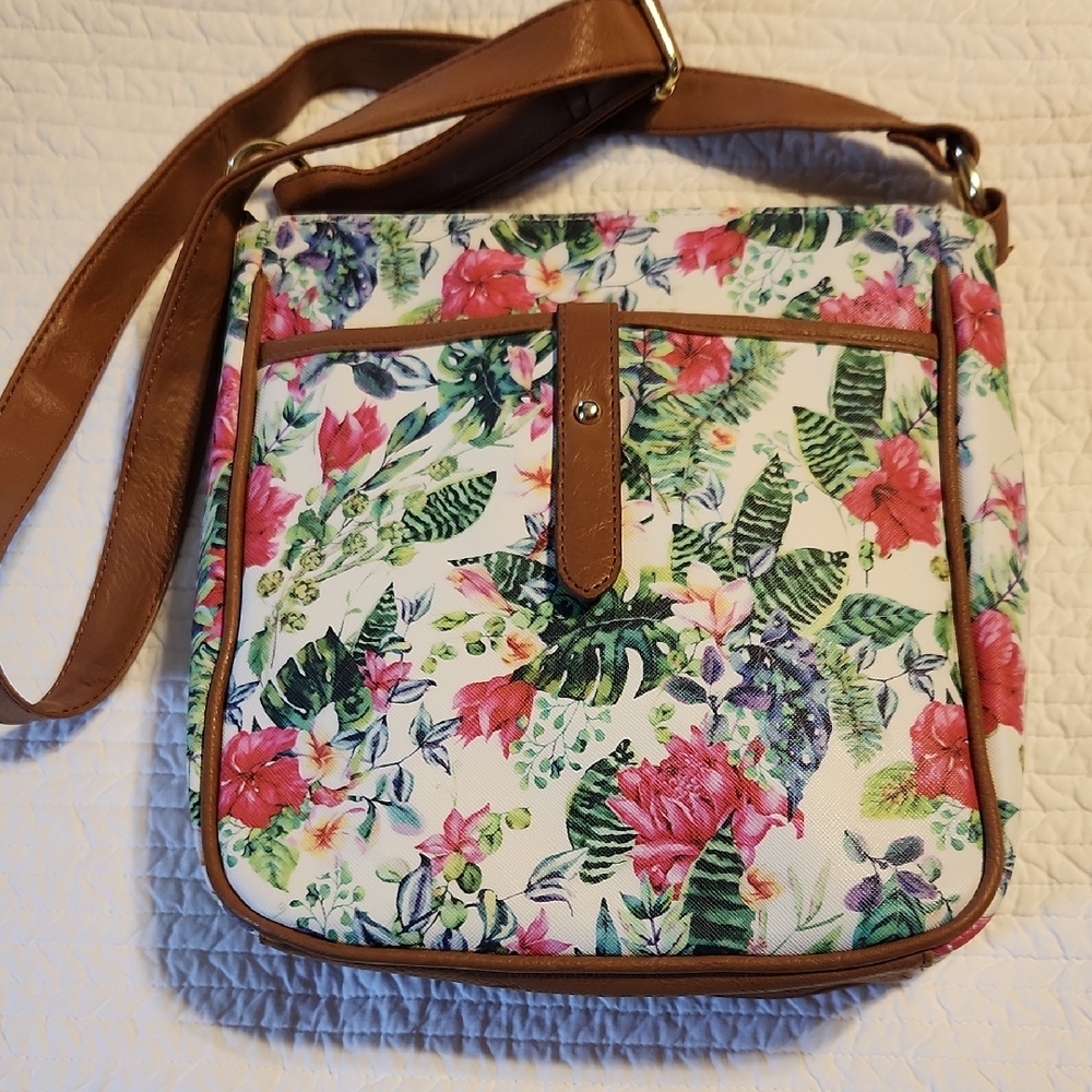 Floral BUENO bag.